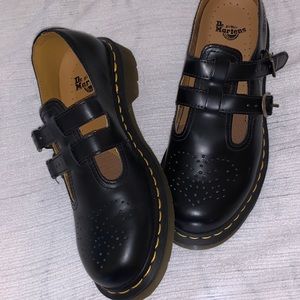 Dr Martins T- strap in black